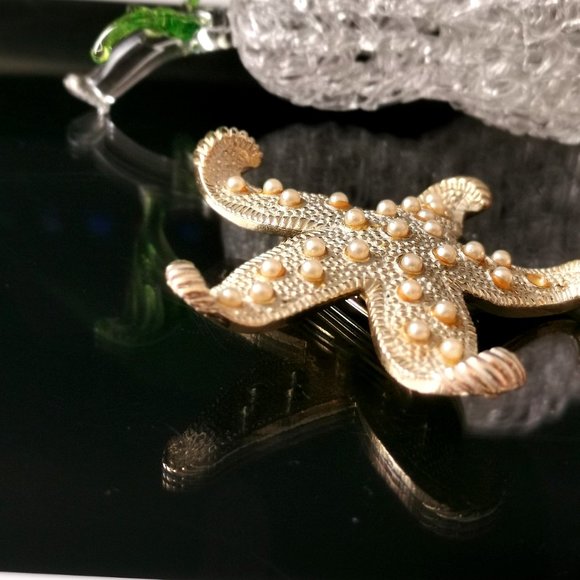 Vintage Starfish Brooch with Cream Enamel and Micro Seed Pearls - Picture 4 of 7